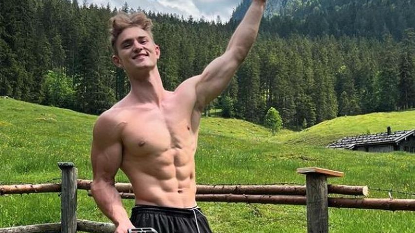 Simon Brunner mit Säge