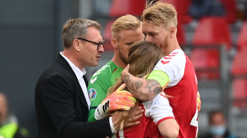 Simon Kjær mit Christian Eriksens Freundin