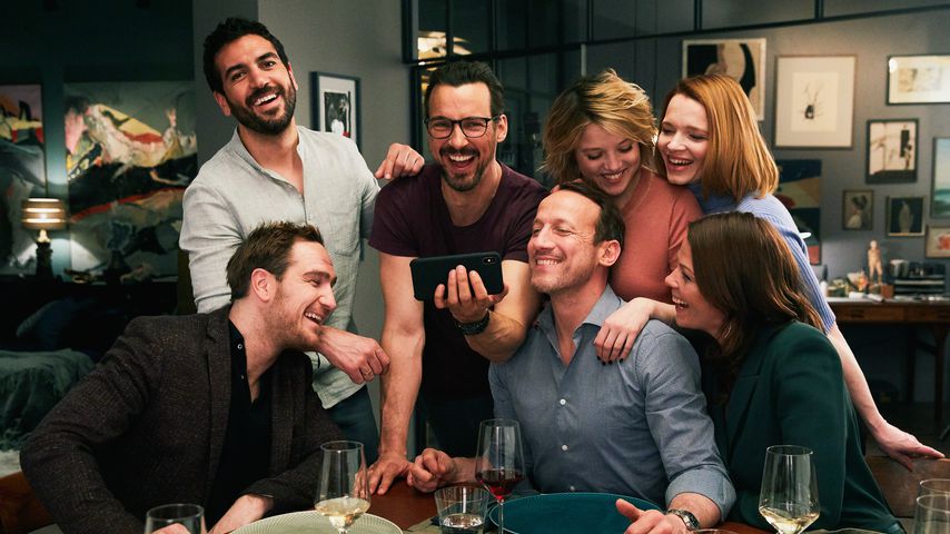 Simon, Leo, Pepe, Rocco, Bianca, Carlotta und Eva in "Das perfekte Geheimnis"