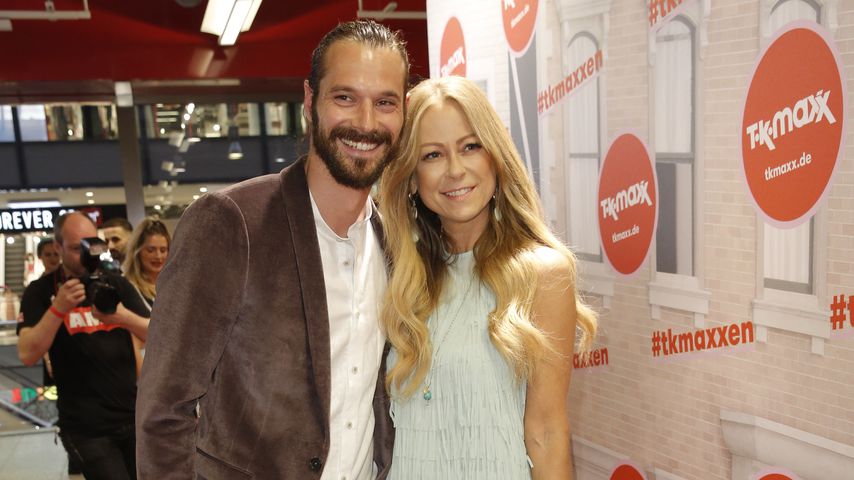 Simon Lorinser und Jenny Elvers bei ihrem Paar-Debüt im Juni 2019