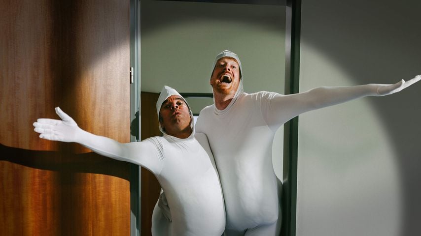 Simon Pearce und Sebastian Winkler in "Bappas"