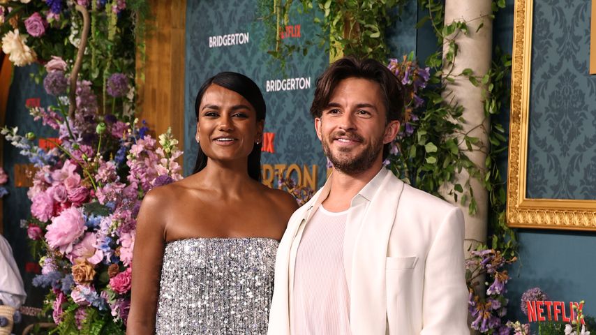 Simone Ashley und Jonathan Bailey bei der Premiere von "Bridgerton" 2024