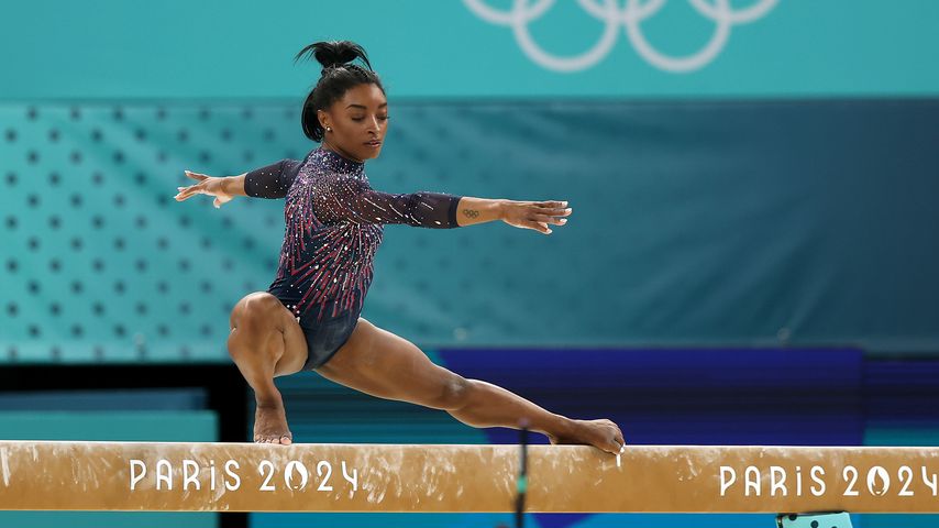 Simone Biles trägt nach Olympia-Finale medizinischen Schuh
