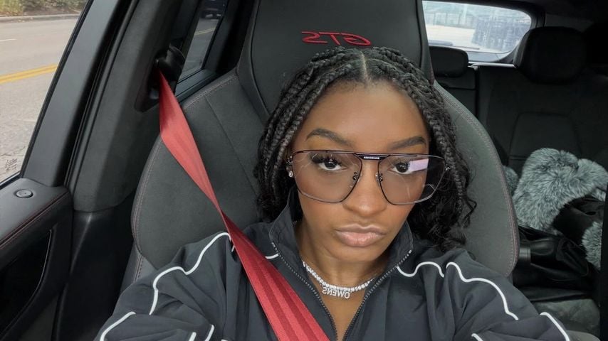 Maskierte Männer stehlen Simone Biles' Luxus-Porsche