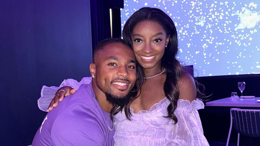 Simone Biles mit ihrem Mann Jonathan Owens im Juli 2023