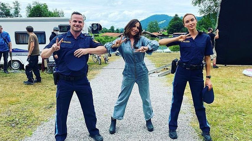 In Uniform: GNTM-Jacky versucht sich als Schauspielerin!