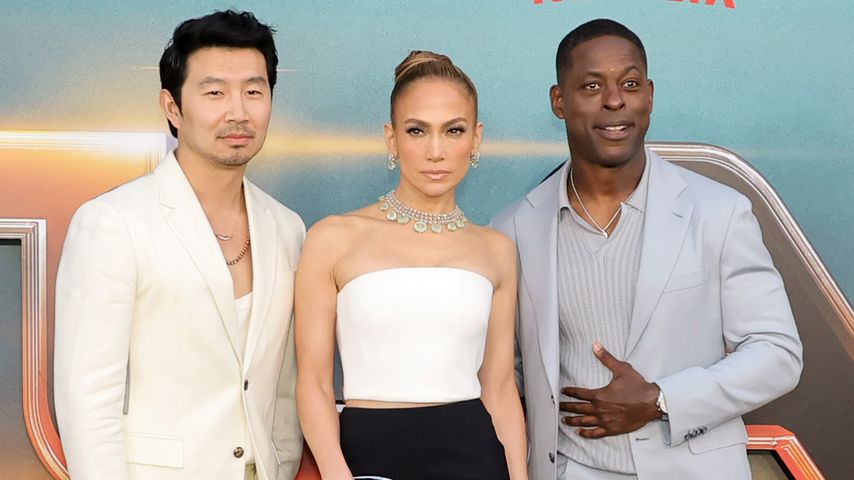 Simu Liu, Jennifer Lopez und Sterling K. Brown auf der Premiere zum Film "Atlas" in Los Angeles