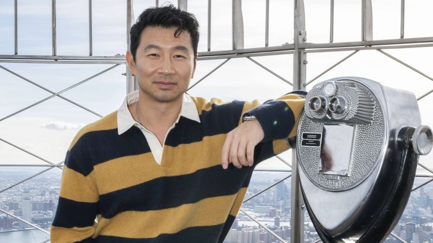 Simu Liu besucht das Empire State Building in New York vor der Veröffentlichung von "The Copenhagen Test"