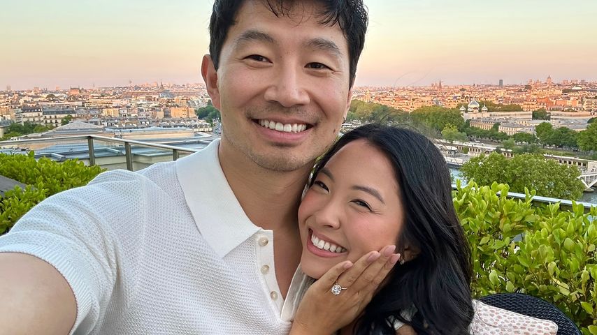 Schauspieler Simu Liu hat sich mit seiner Allison verlobt