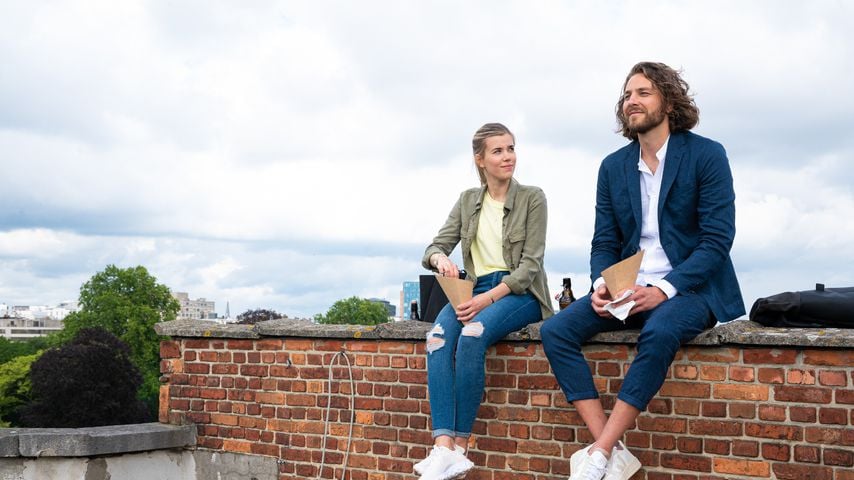 Josefin (Sina Zadra) und Alexander (Frederik Götz)