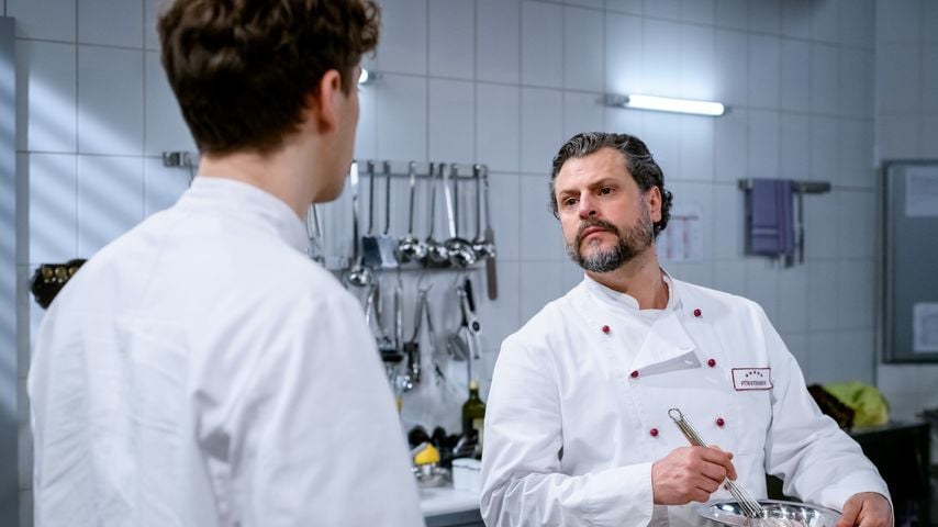 Sinan (Roberto Capasso) mit Fernando (Manuel Cortez) in "Sturm der Liebe"