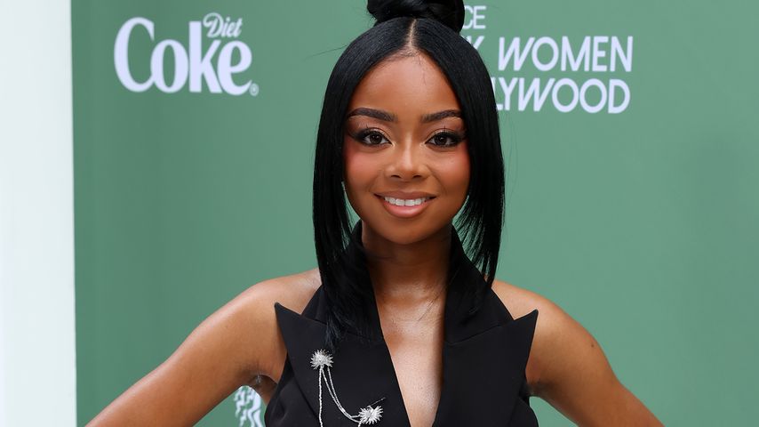 Einen Monat nach Geburt: Skai Jackson strahlt auf Red Carpet