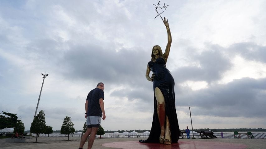 Skulptur der kolumbianischen Schauspielerin Sofia Vergara am Malecón in Barranquilla