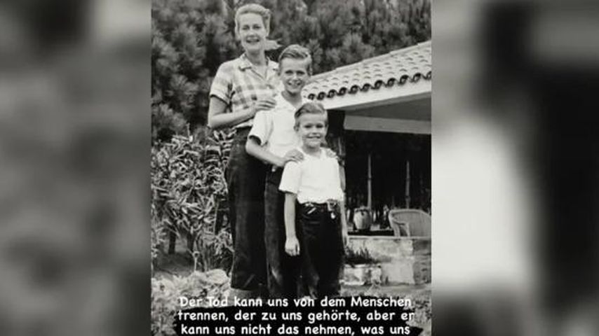 Sky du Mont mit seiner Mutter und seinem Bruder