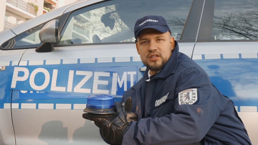 Polizei abgeschleppt: Slavik Junge kassiert eine Anzeige!