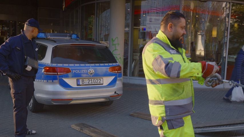 Slavik beim Abschleppen der Polizei