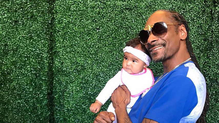 Snoop Dogg mit seinen Enkelkindern