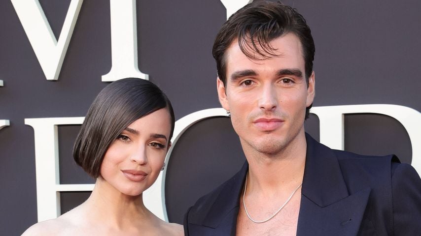 Sofia Carson und Corey Mylchreest, Juli 2025
