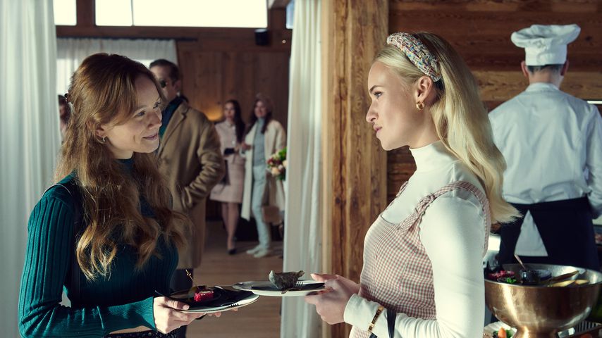 Sofie Eifertinger und Valerie Huber als Lisi und Vanessa bei "Kitz"