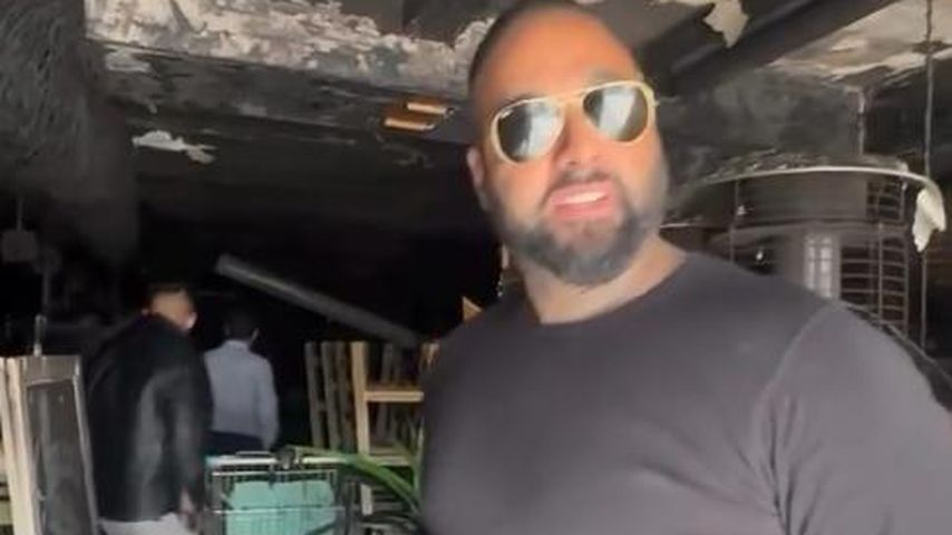 Sohel Abdoulkhanzadeh in seiner abgebrannten Bar, April 2025