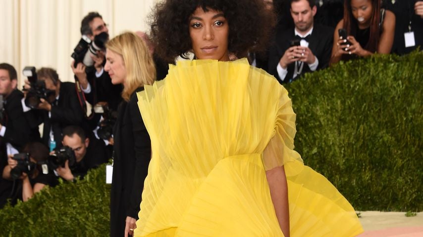 Mit Limone beworfen! Solange Knowles rassistisch angegriffen