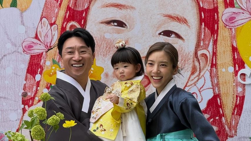 Sängerin Son Dam-bi mit Tochter Hae Yi und Ehemann Lee Kyu Hyuk