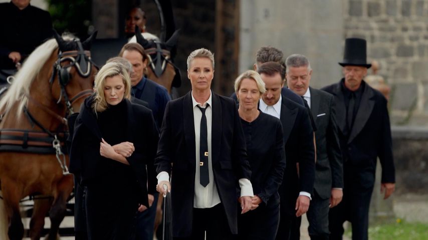 Sonja Zietlow und der Cast von "Die Verräter – Vertraue Niemandem!", 2025