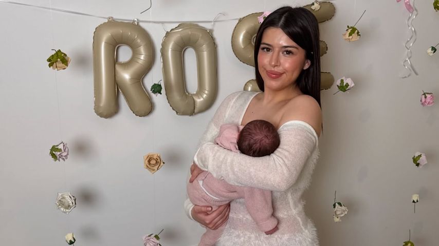 Sophia Grace Brownlee mit ihrer Tochter Athena Rose