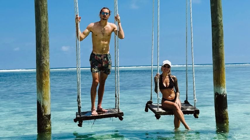 Alexander und Sophia Thomalla teilen Urlaubs-Knutschfoto
