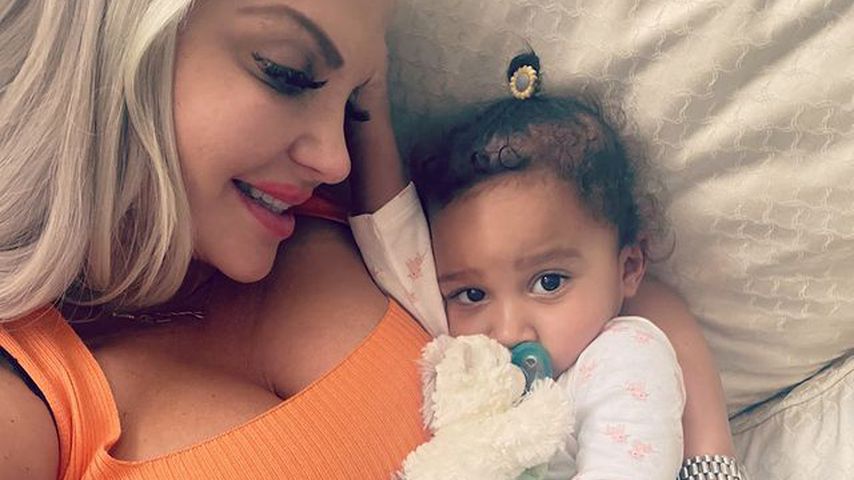 Sophia Vegas teilt süßes Kuschelfoto mit ihrem Töchterchen
