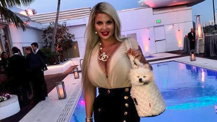 Sophia Vegas mit ihrem Hund Barney, Juni 2018