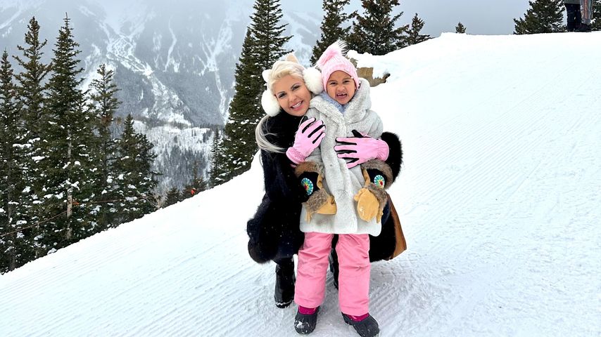 Sophia Vegas und ihre Tochter im Dezember 2022