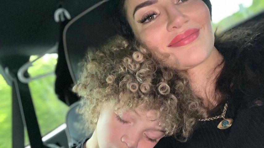 Sophie Brussaux mit ihrem Sohn Adonis