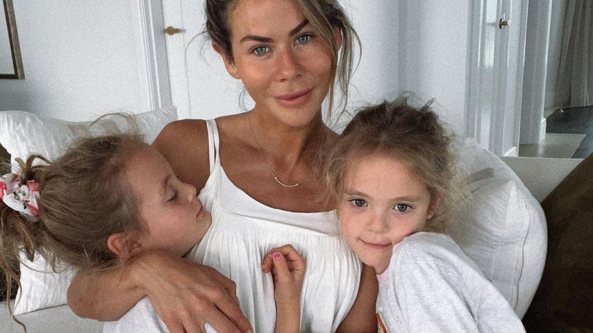 Sophie Guidolin und ihre Töchter Evie und Aria im Oktober 2022