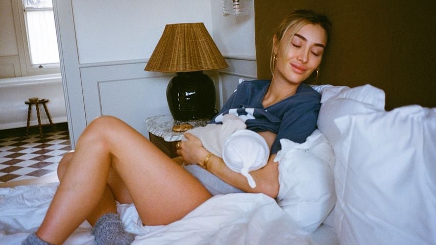 Neugeborenenglück: Sophie Habboo teilt intime Baby-Momente
