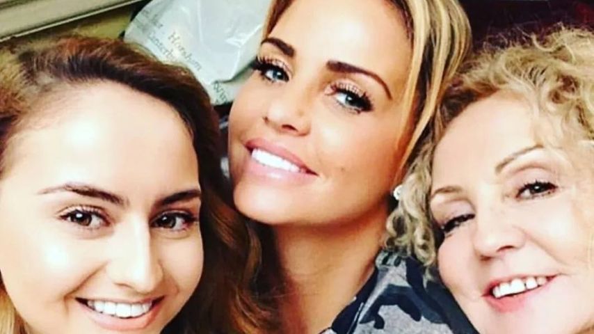 Sophie, Katie und Amy Price im März 2022