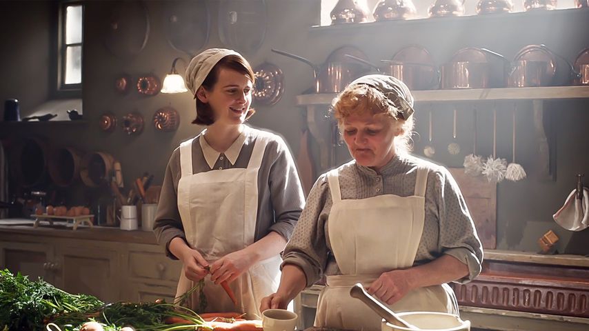 Sophie McShera und Lesley Nicol in "Downton Abbey"