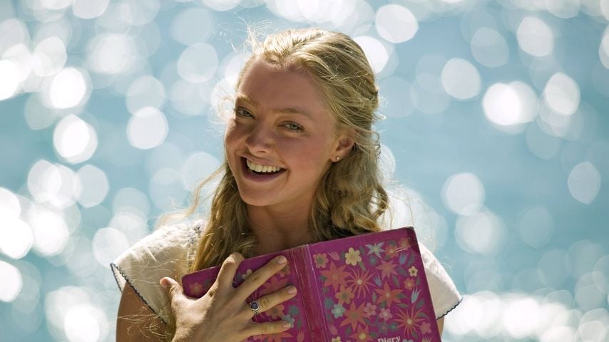 Sophie Sheridan, gespielt von Amanda Seyfried, mit Tagebuch in einer Szene aus "Mamma Mia!" (2008)