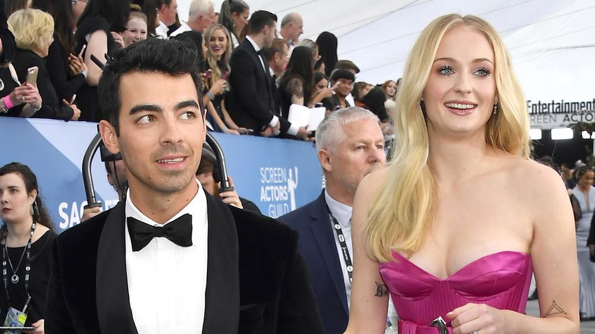 So verwöhnt Joe Jonas Sophie Turner während Schwangerschaft