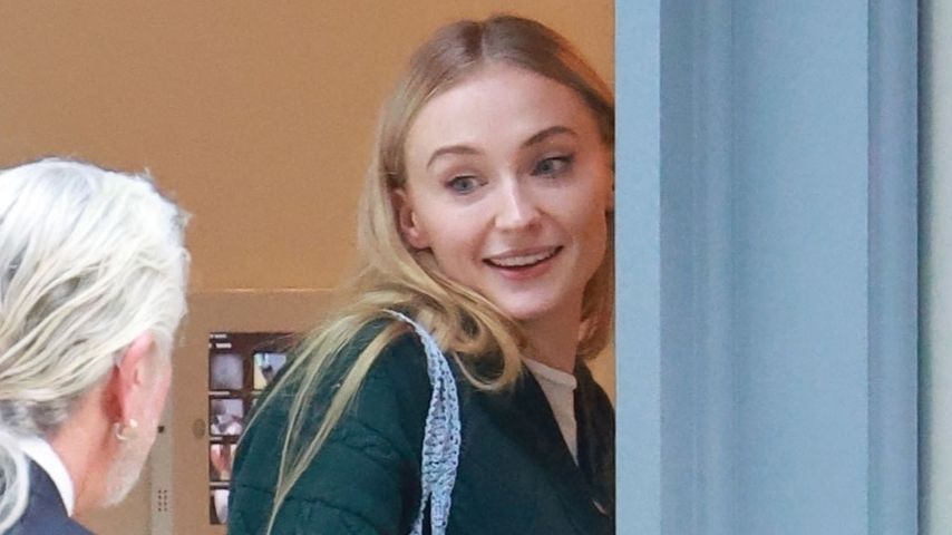 Zweiter Mediationstag: Sophie Turner mit Töchtern unterwegs
