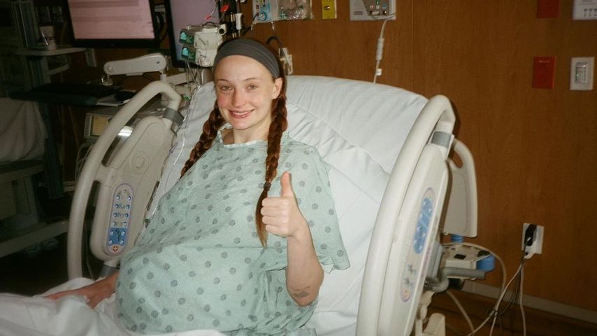 Sophie Turner im Krankenhausbett