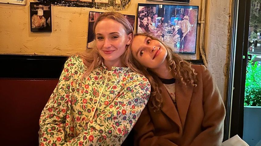 Sophie Turner mit einer Freundin