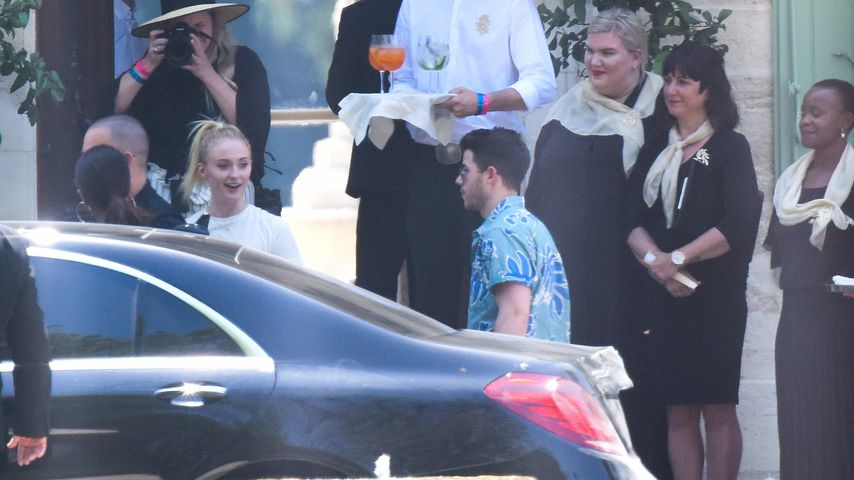 Sophie Turner, Nick Jonas und weitere Hochzeitsgäste in Avignon