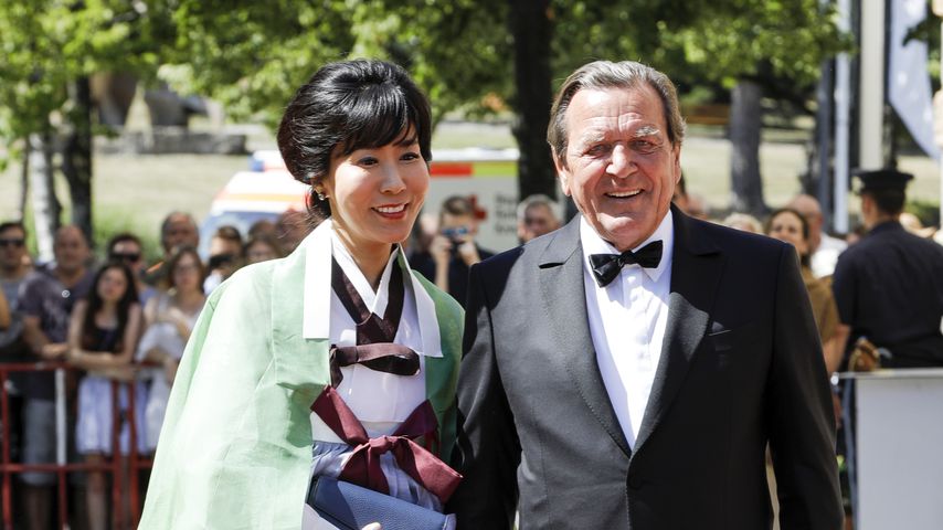 Altkanzler Schröders Frau über Insta: "Humor ist wichtig"