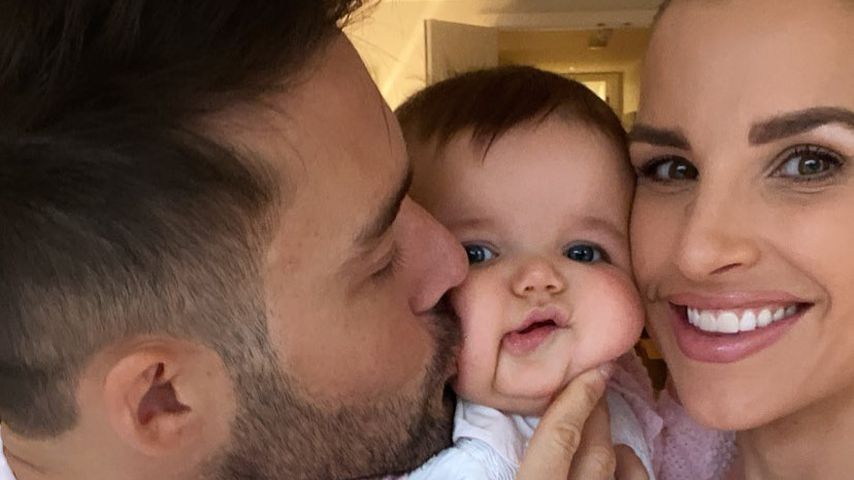Spencer Matthews und Vogue Williams mit ihrer Tochter Gigi im Februar 2021