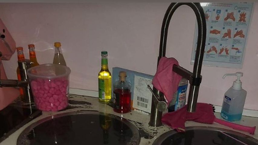 Spülbecken des Glitzer Cafés