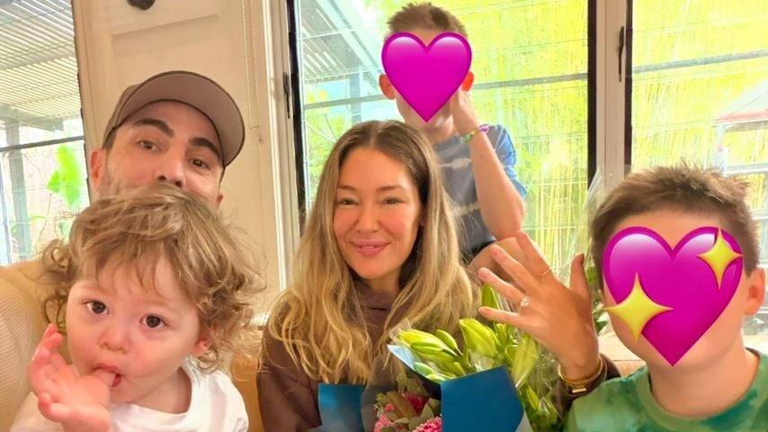 Stace Cadet und Erin McNaught mit den Kindern, Mai 2026