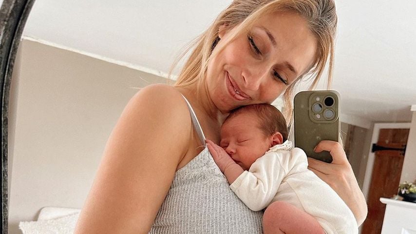 Stacey Solomon und ihre Tochter Belle im Februar 2023
