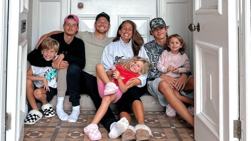 Stacey und Zach Solomon mit ihrer Familie