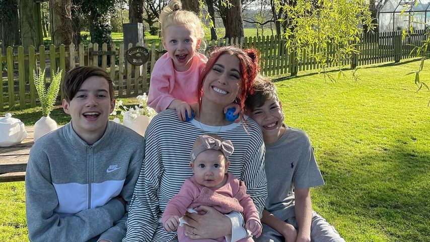 Stacey Solomon mit vier ihrer Kinder, 2022